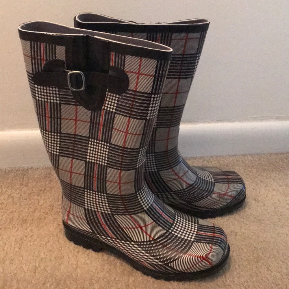 Boots - Picture 2 of 2